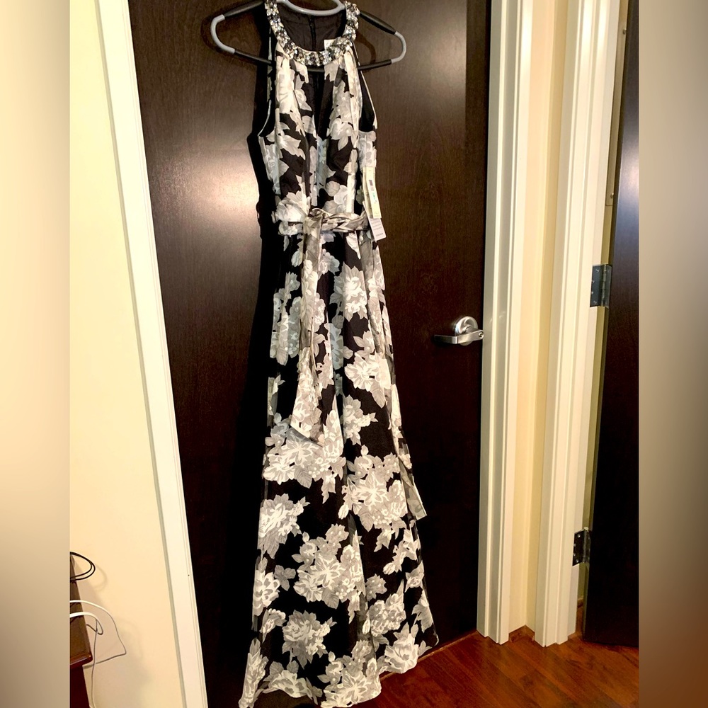 Brand New With Tags Eliza J Embellished Organza Ballgown Size 8